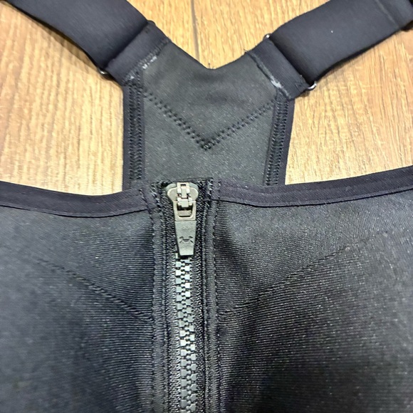 Under Armour Black Zip-Front Sports Bra, 34D - Picture 2 of 8